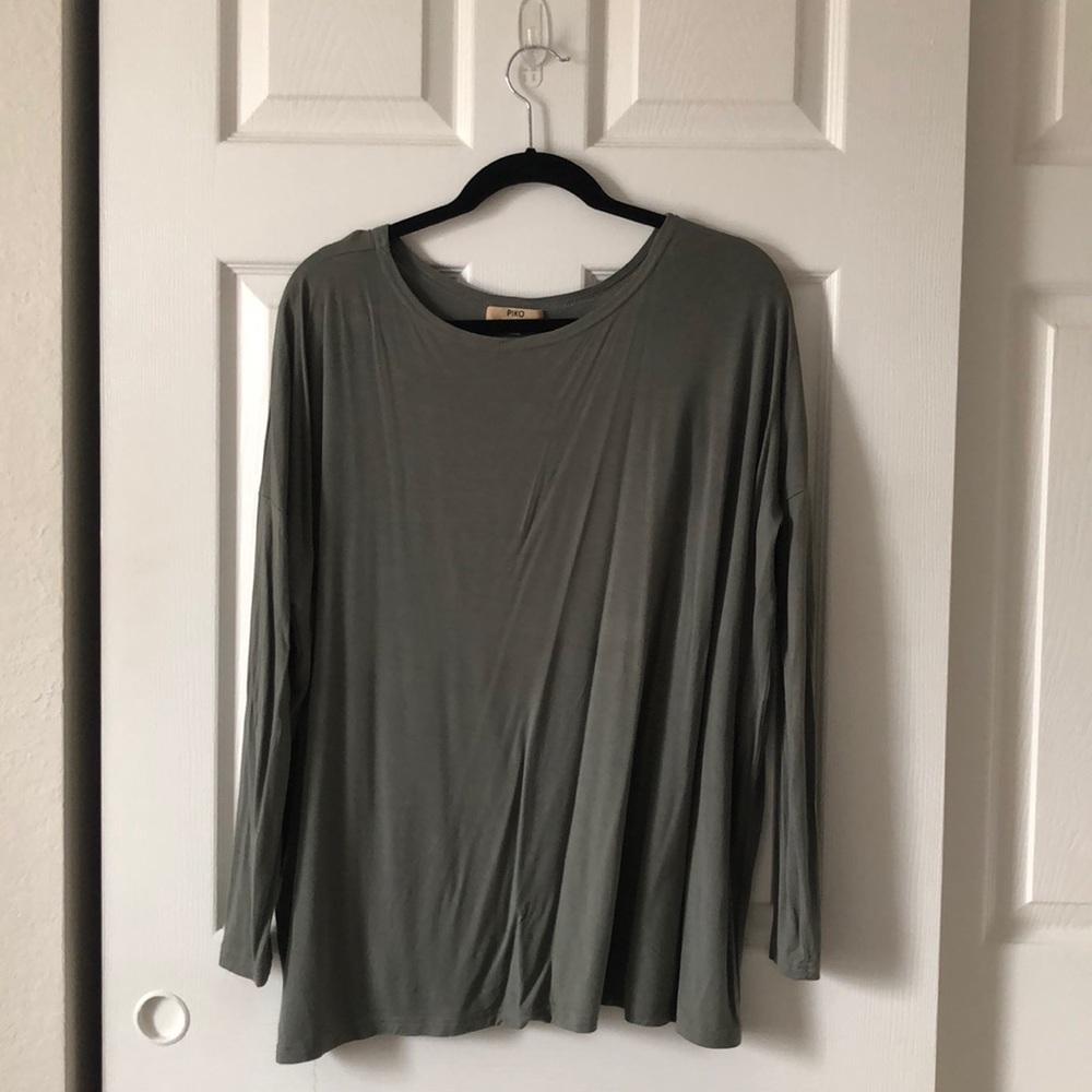 GREEN LONG SLEEVED AUTHENTIC PIKO TOP